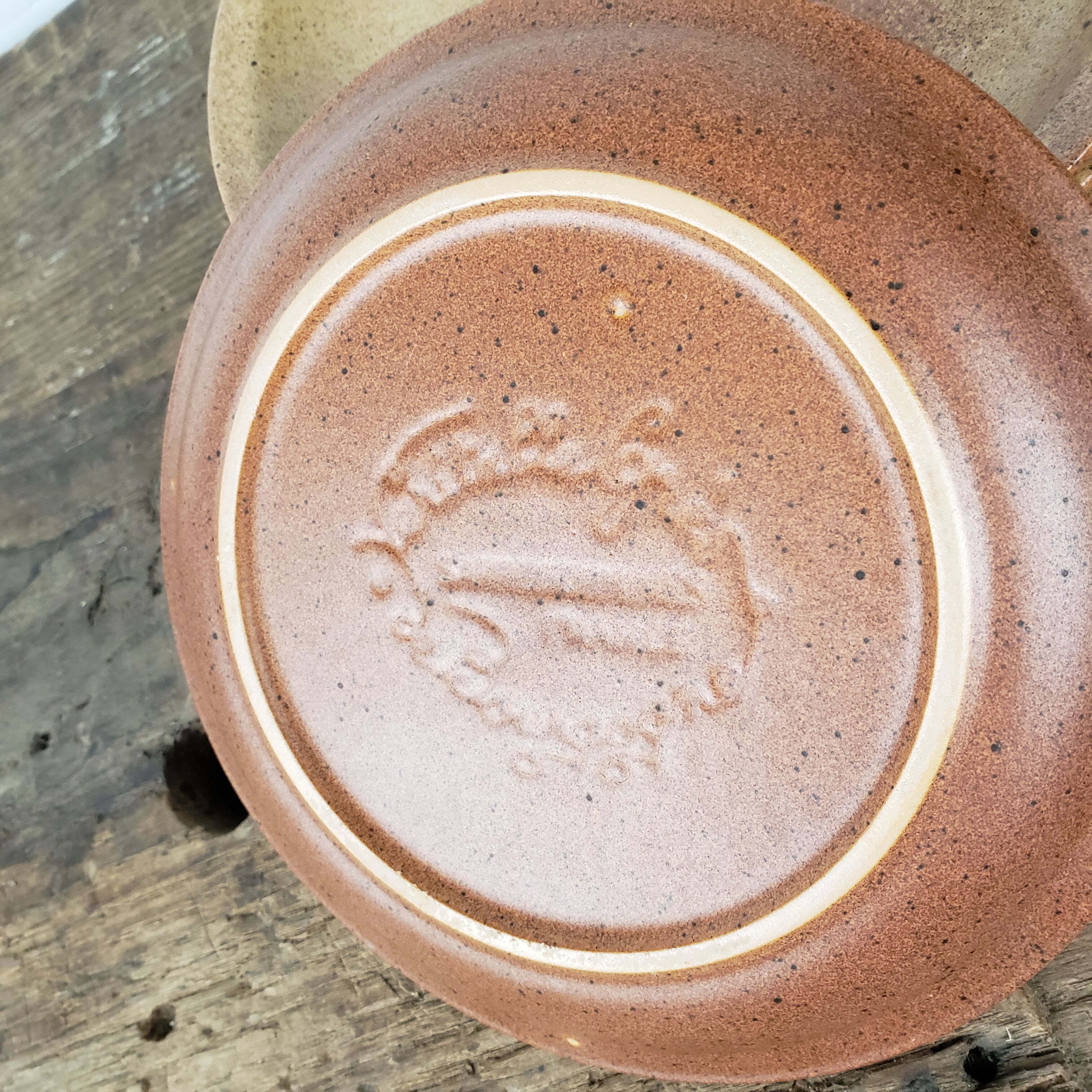 Hollow stoneware plates x6