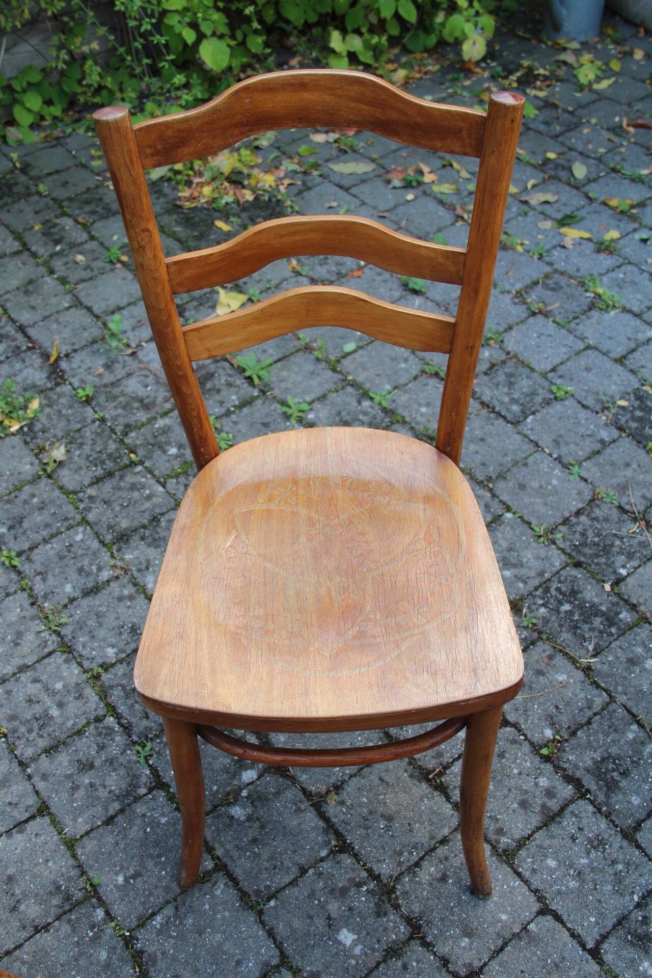 4 chaises bistro aux assises sérigraphiées