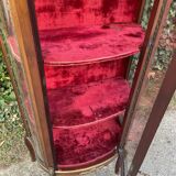 Small display case with curved glass in the Transition / Louis XVI style.