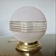 Plafonnier "globe" en verre granité rose,  liserés dorés, vers 1950 ou 1960