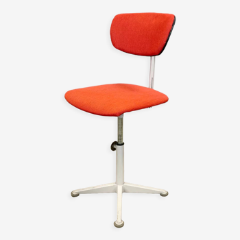 Adjustable desk chair