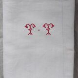Tt monogrammed country tablecloth in red