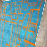 Large Moroccan rug made of natural wool, dimensions 250x150 cm, handmade.