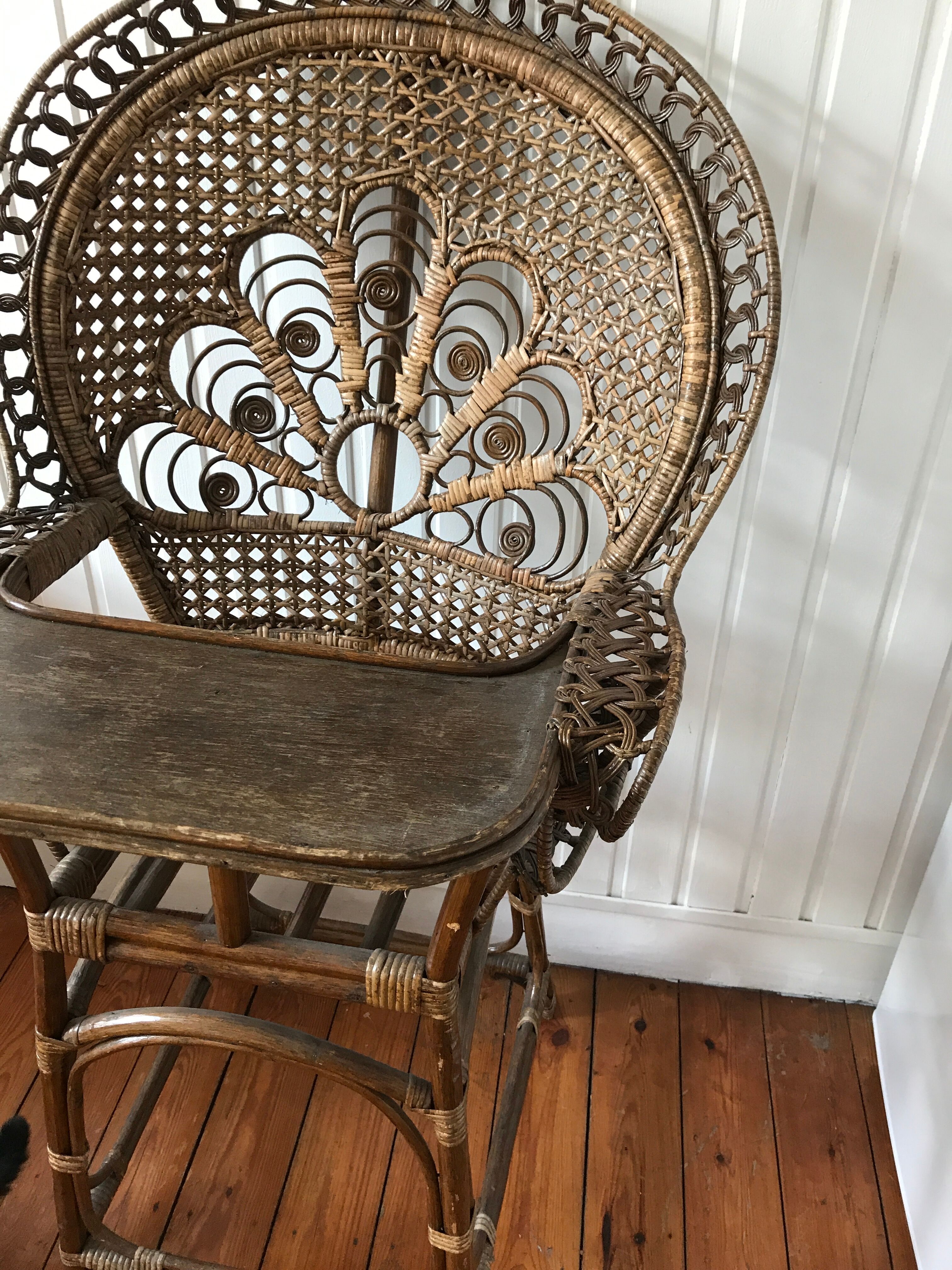 Emmanuelle chair for children