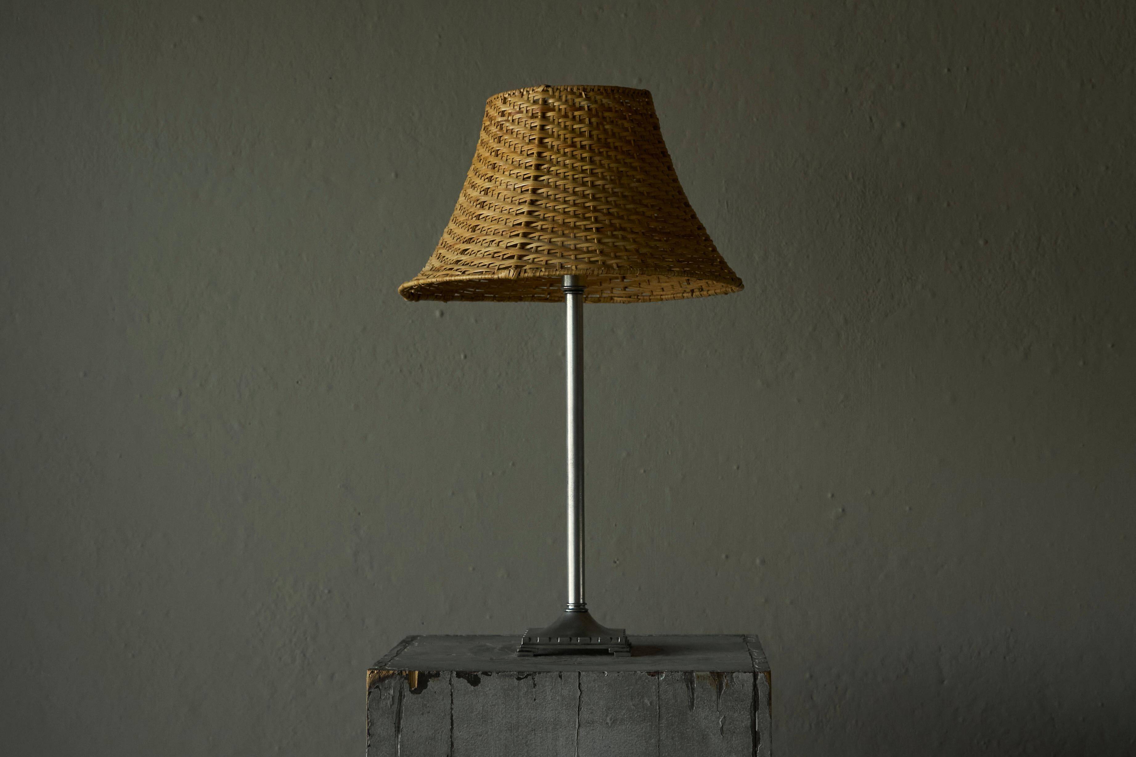Grace table lamp in tin with rattan shade, 1930s