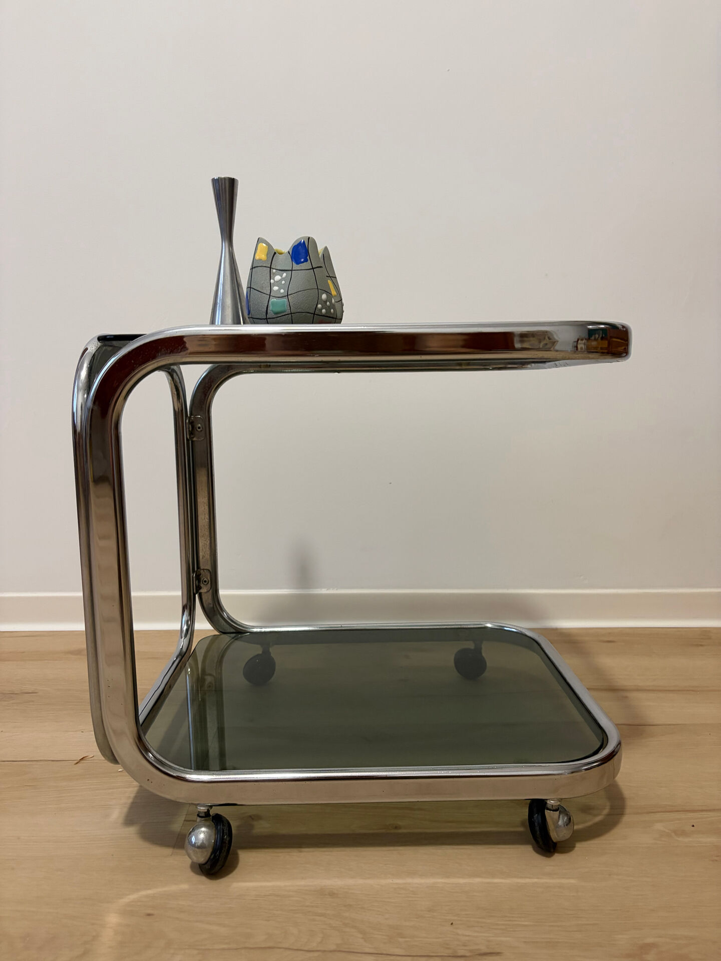 Chrome/glass smoke design Space Age dessert table
