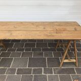 Winegrower's farm table