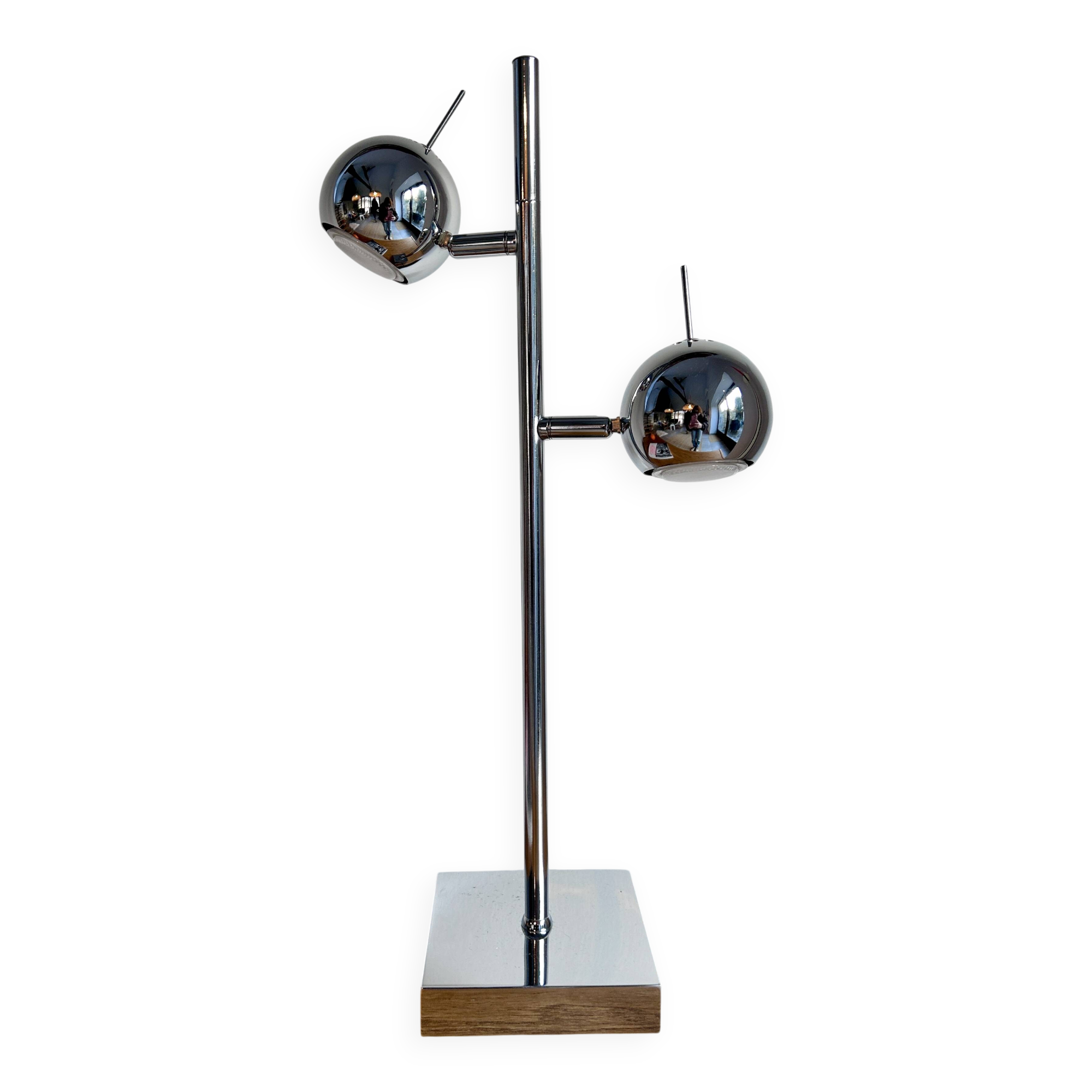 Chrome eyeball lamp