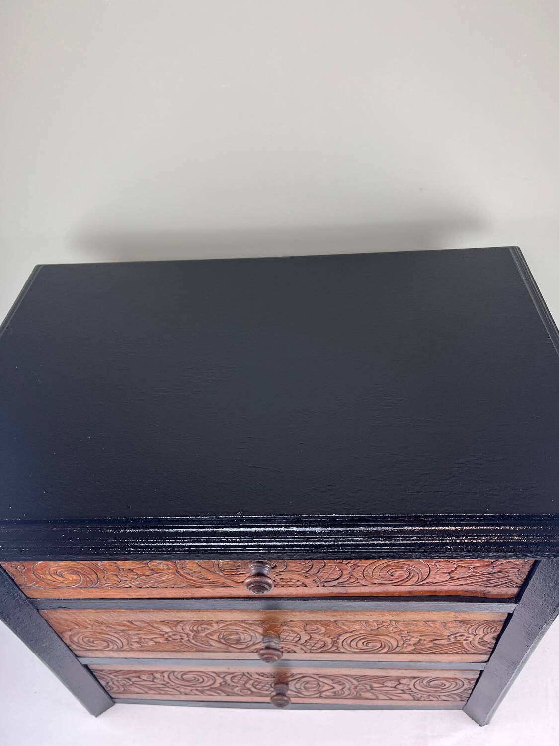 Art Deco chest of drawers