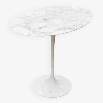 Guéridon rond en marbre aluminium et Rilsan blanc Eero Saarinen (1910-1961), Edition Knoll :