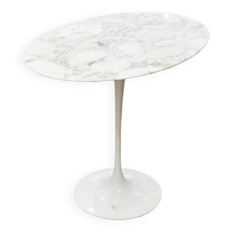 Round pedestal table in aluminium marble and white Rilsan Eero Saarinen (1910-1961), Edition Knoll