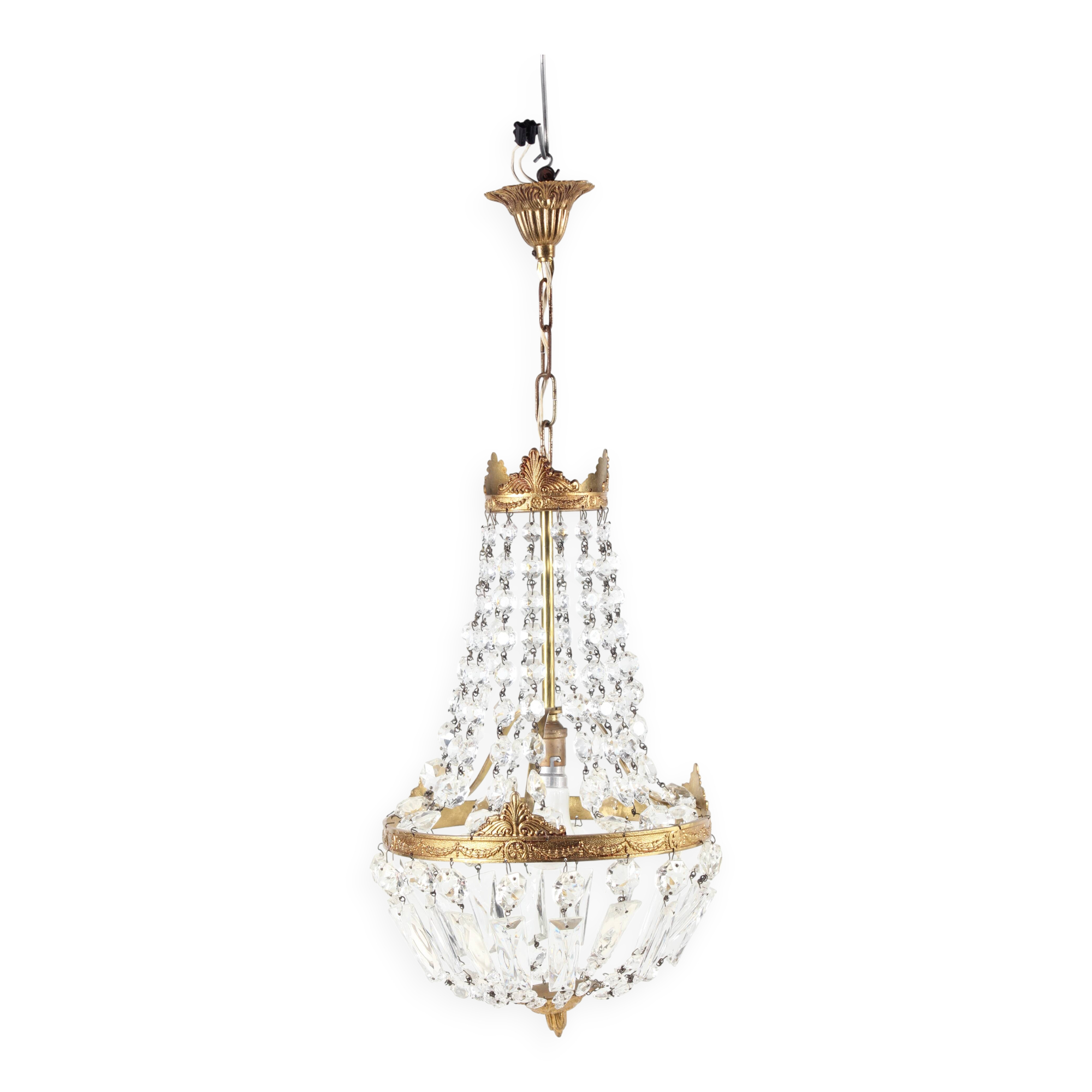 Hot air balloon chandelier with tassels