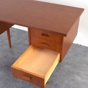 Bureau en teck danois des années 1960.