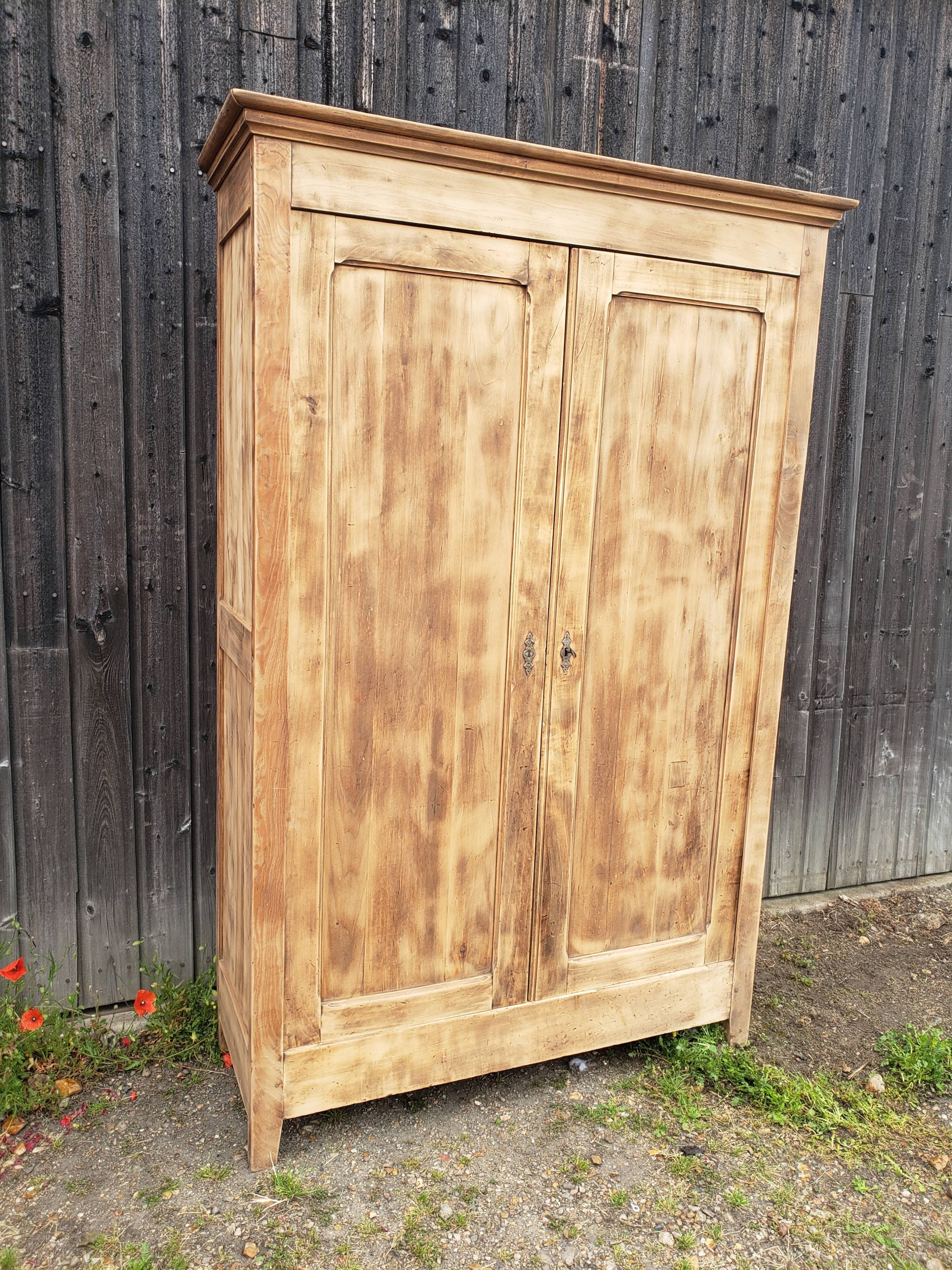 Parisian wardrobe wood in the rough "skirts"