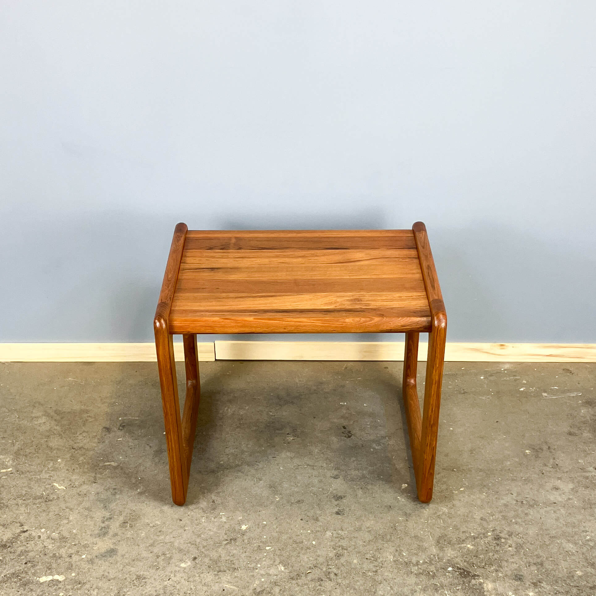 Table d'appoint, teck massif, années 1960