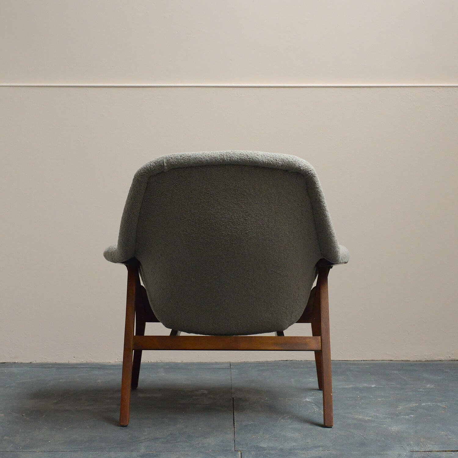 Pair of Mid-Century Fibreglass and Bouclé Lounge Chairs, 1960s