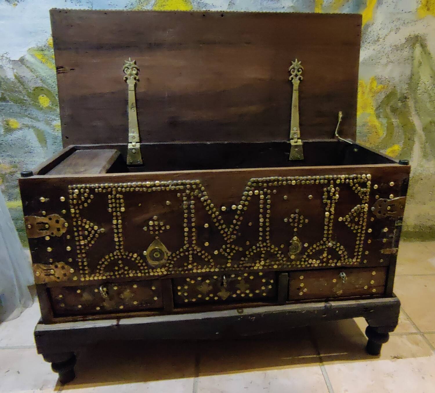 Yemeni chest in studded wood