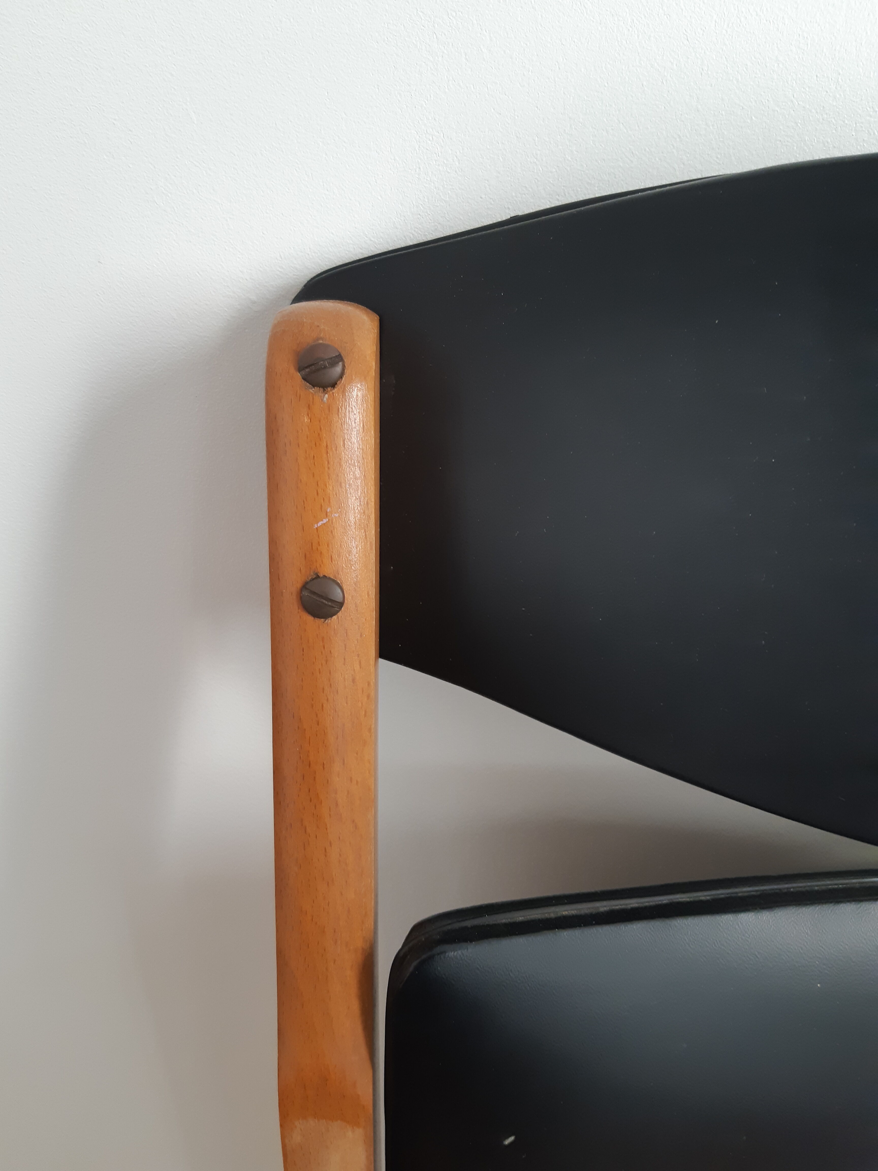 Set of 2 folding chairs in wood and skai