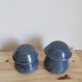 Lot salière et poivrière en grès émaillé bleu vintage signé