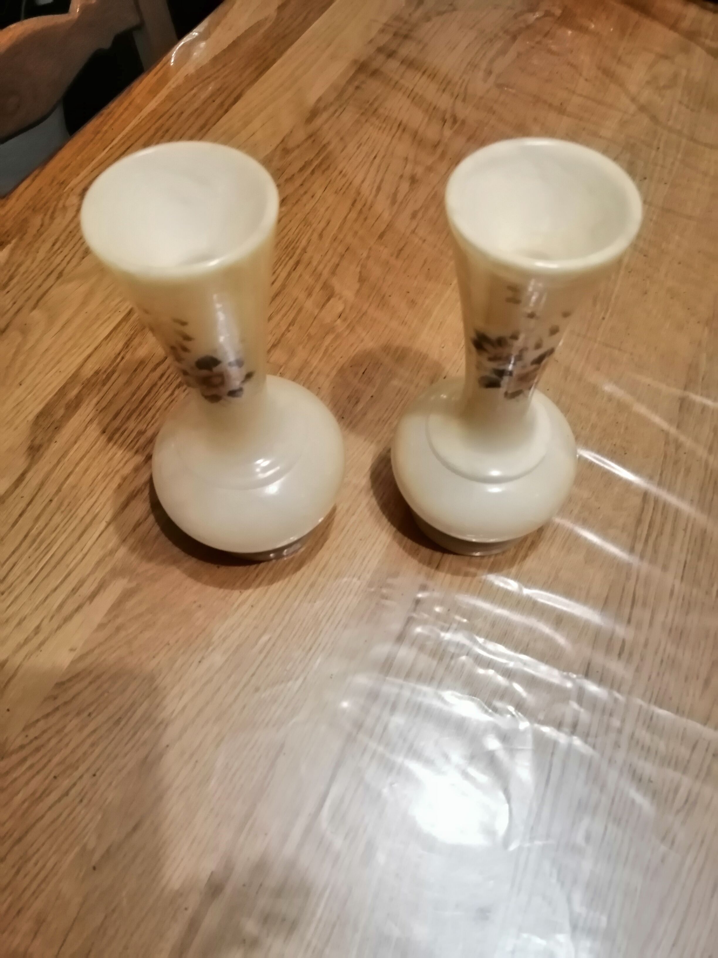 Pair of albatre vases