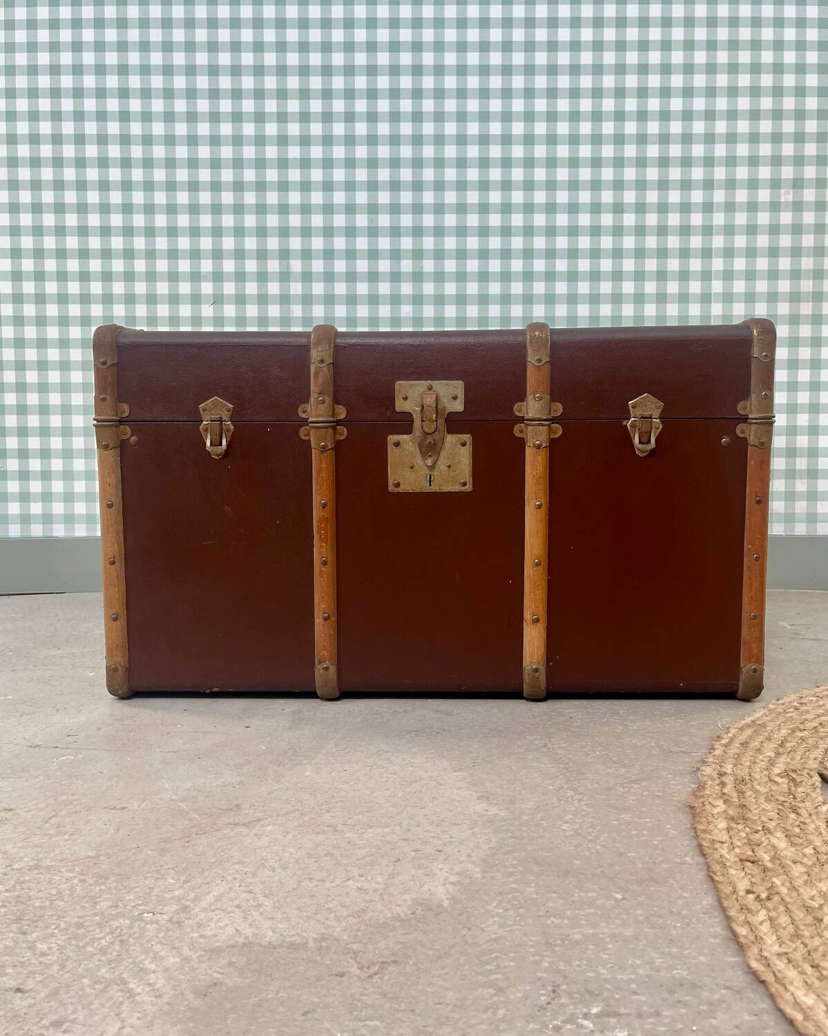 Circled travel trunk