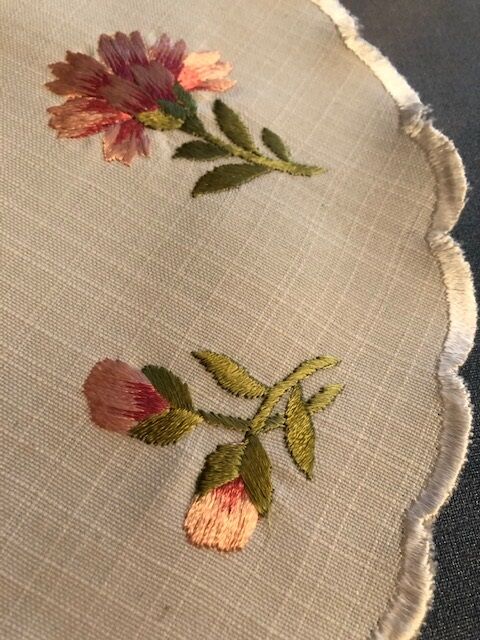 round placemat 22cm (carnations)