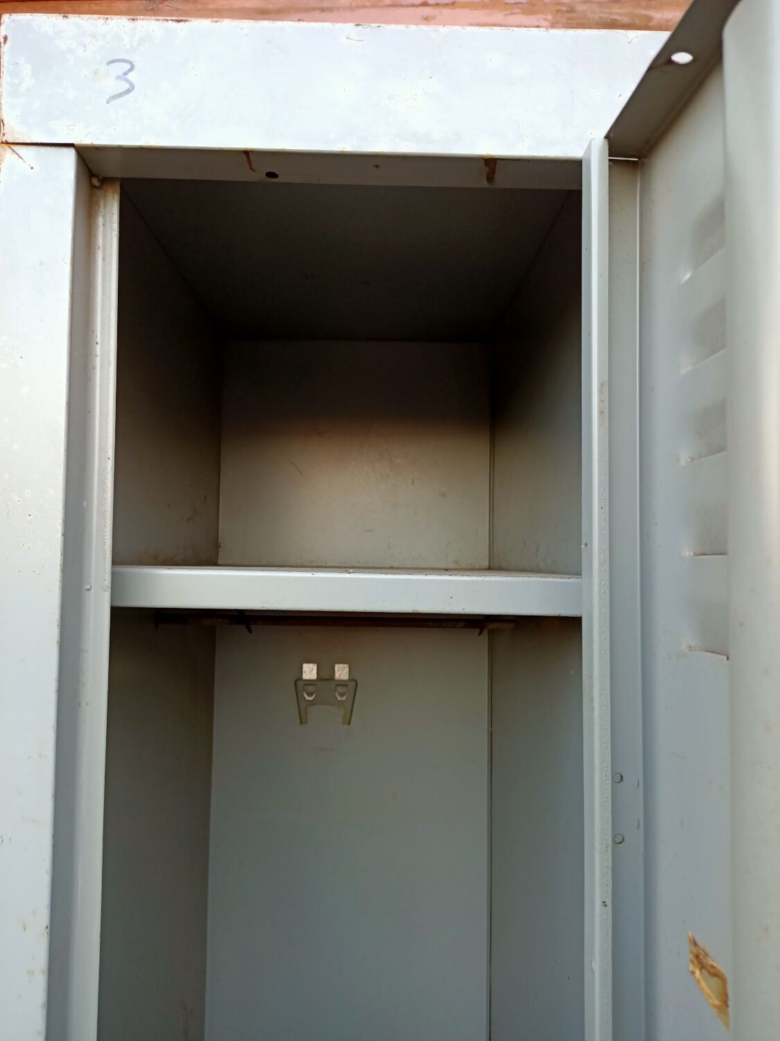Metal cloakroom cabinet