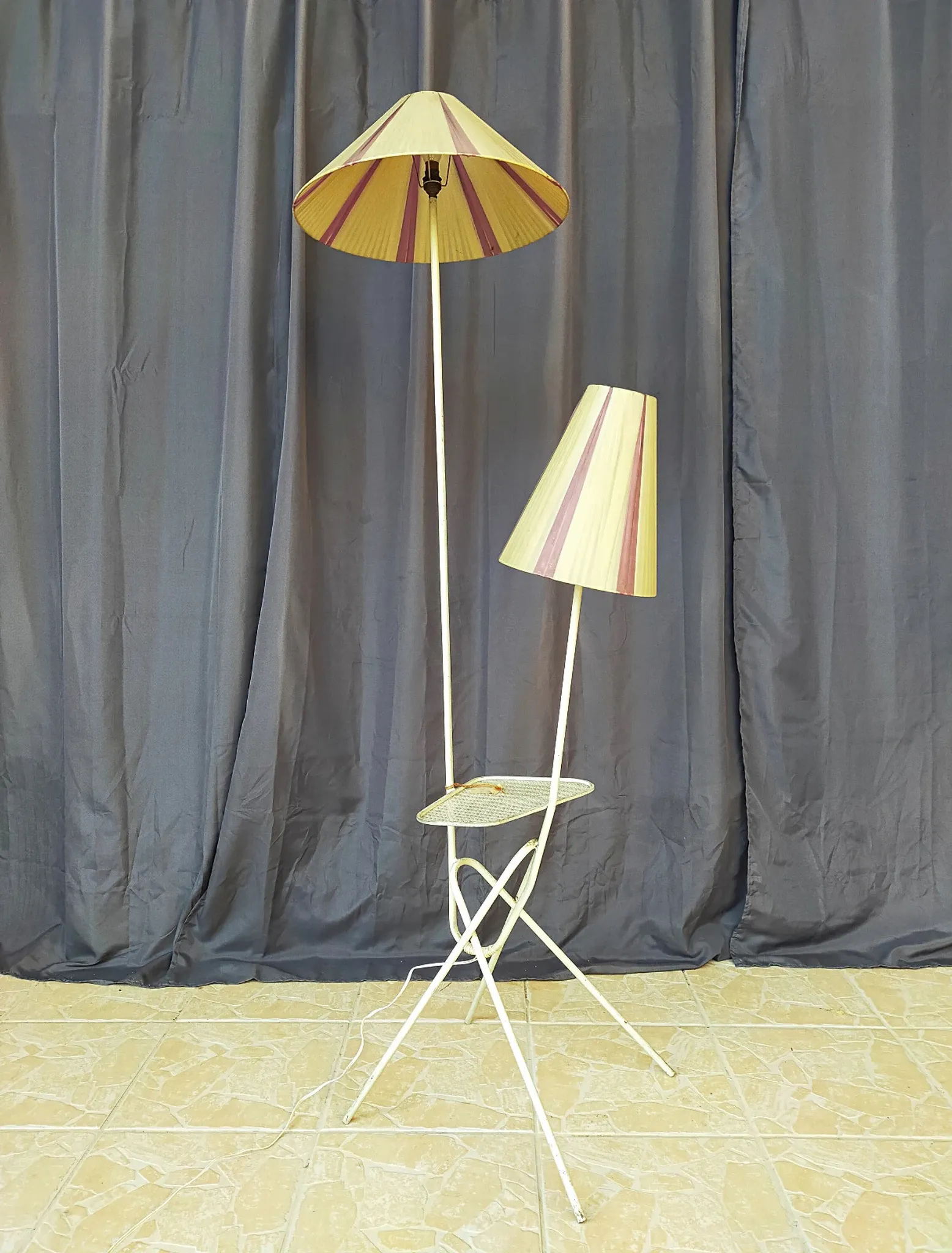 Lampadaire vintage dans le goût de Mathieu Matégot