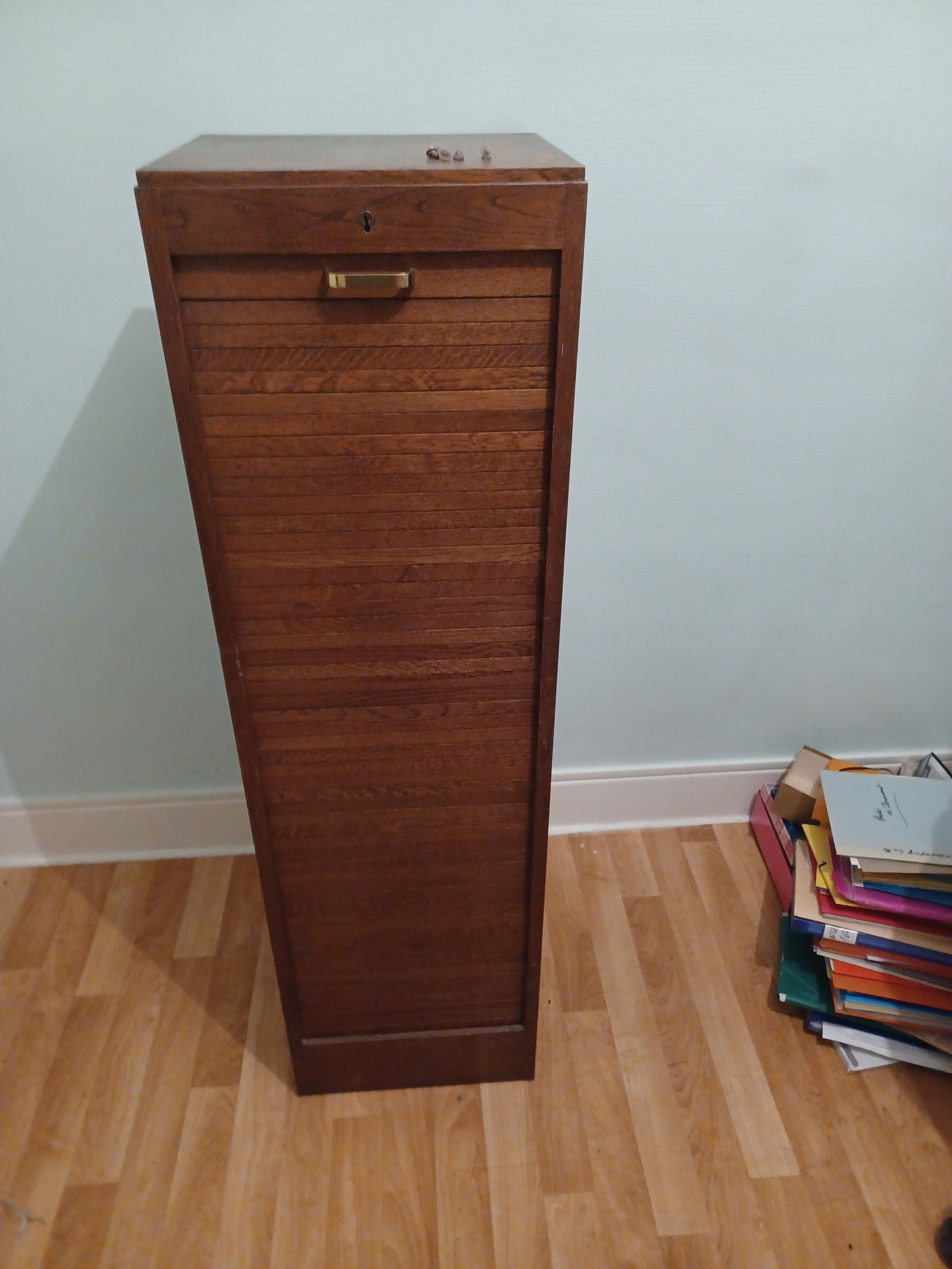 Curtain filing cabinet