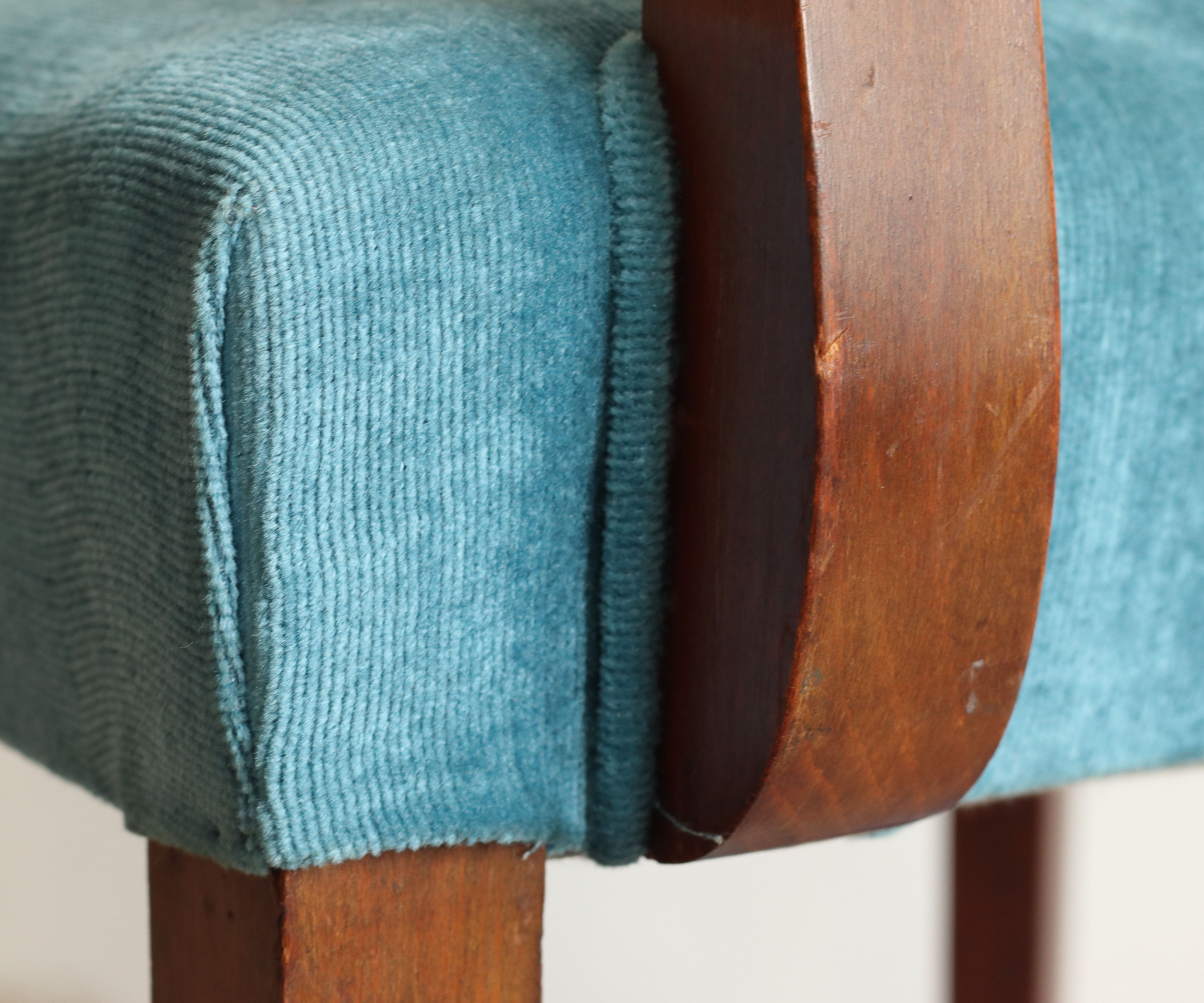 Pair of bridge art deco chairs in blue velvet