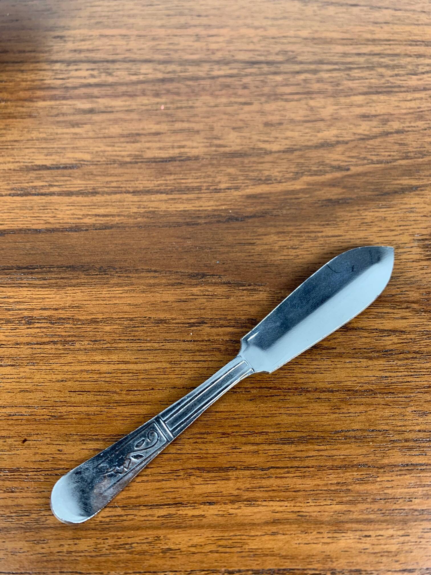 Shell butter dish with vintage knife, silver metal and white insert
