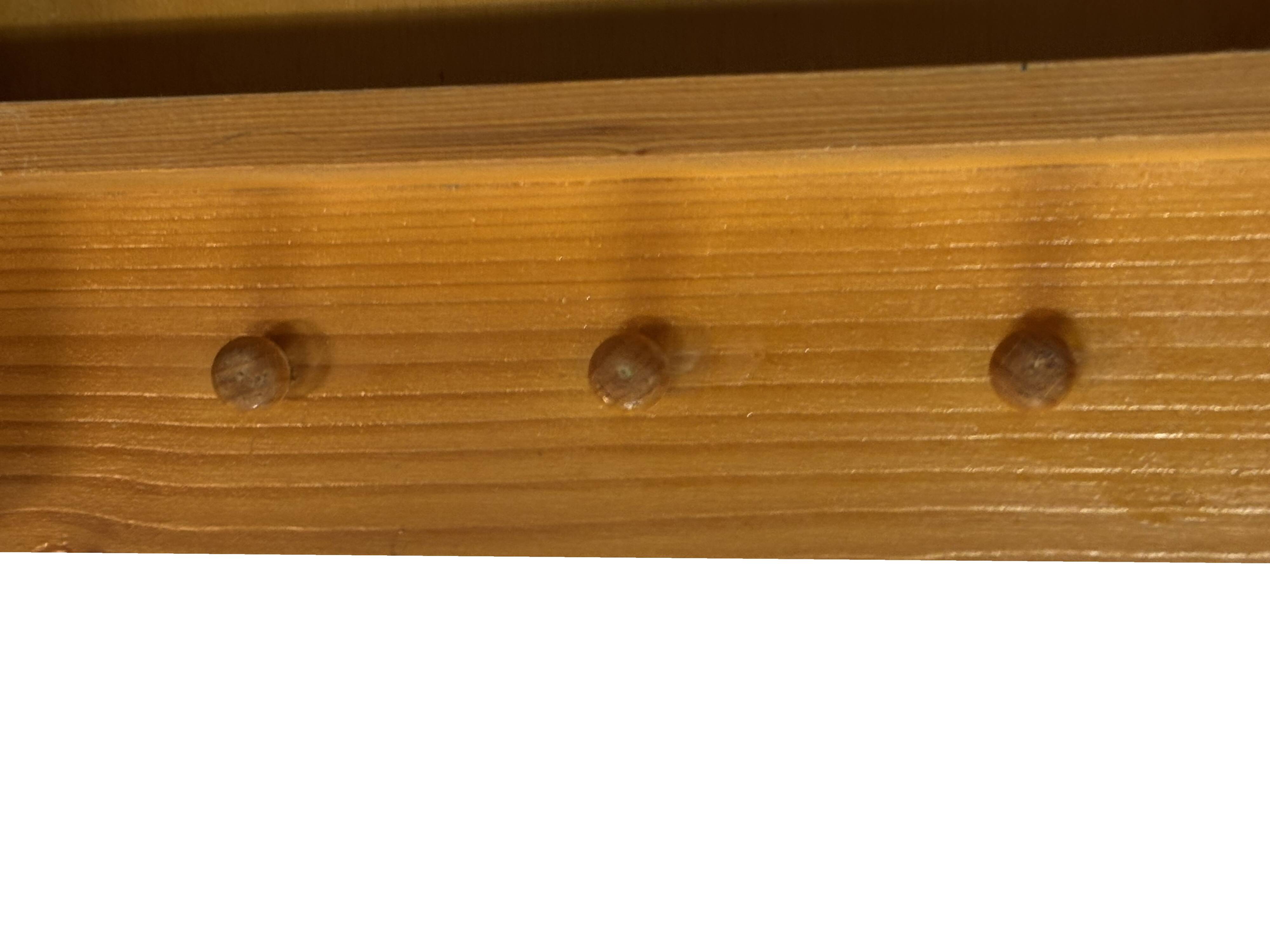 Porte-manteau console miroir en pin vintage au design minimaliste