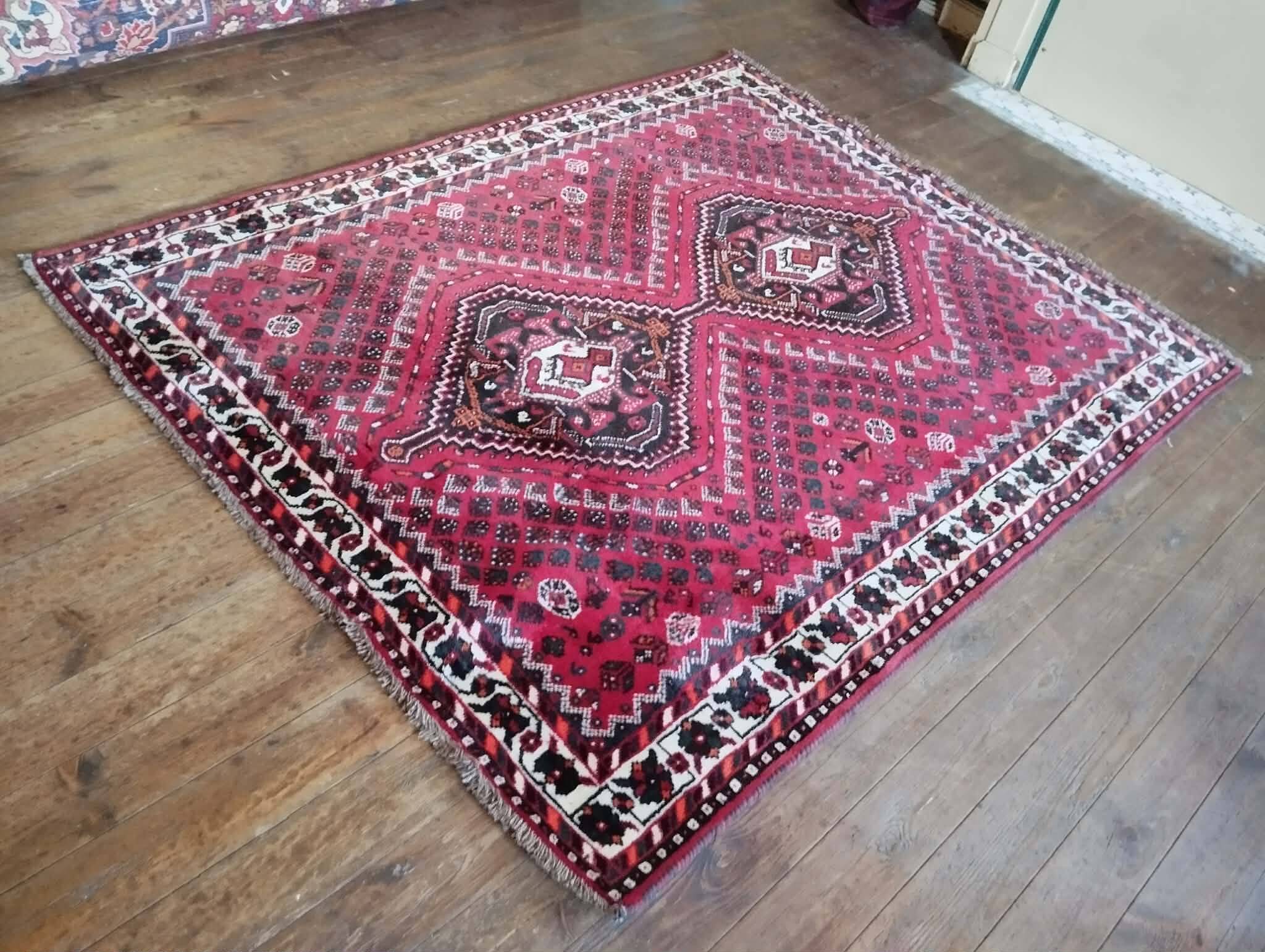 Handmade Qashqai Persian rug 200x160cm