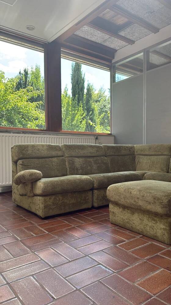 Canapé modulable vintage en velours vert avec fauteuil assorti et pouf