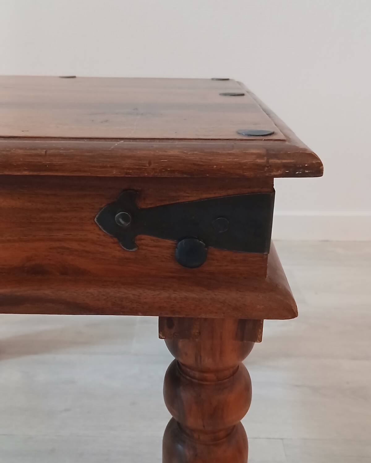 Solid wood coffee table – colonial / neo-colonial style