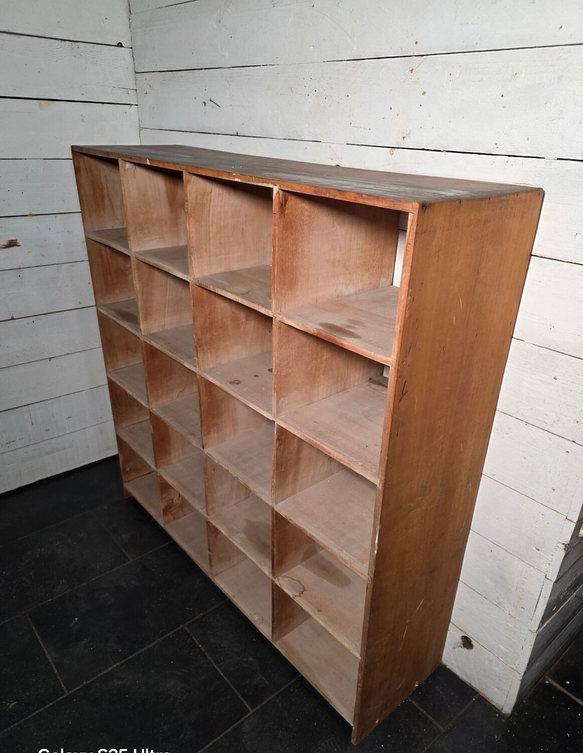 Solid wood workshop cabinet with compartments