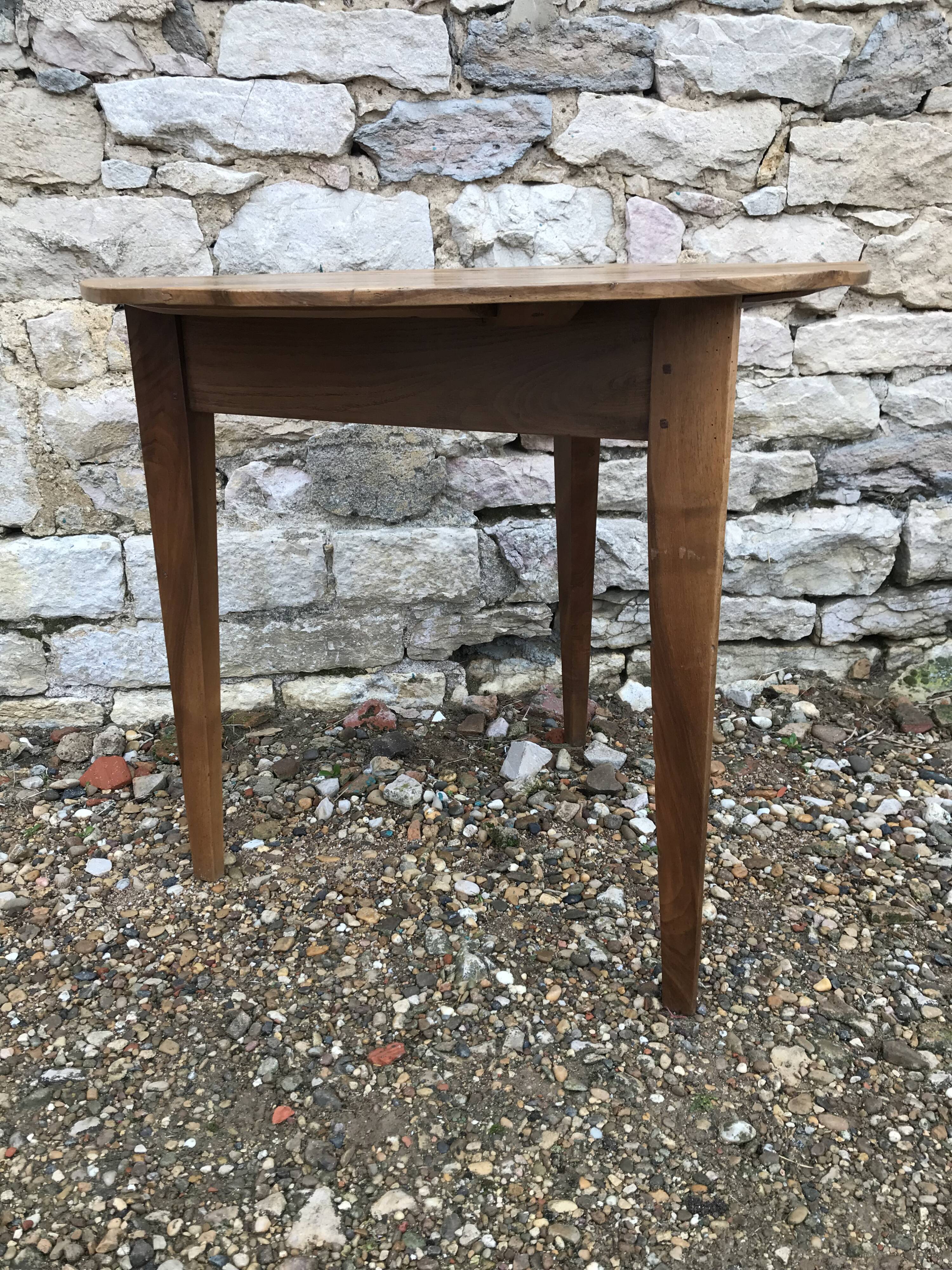 Side table / old round tripod table