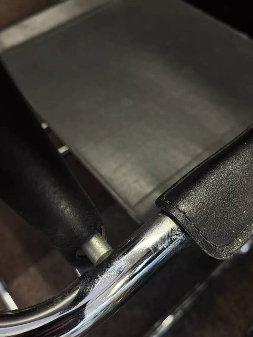 Set of 4 Armchairs in the style of Marcel Breuer – sled base