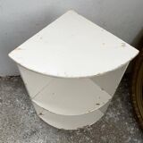 Corner kitchen shelves