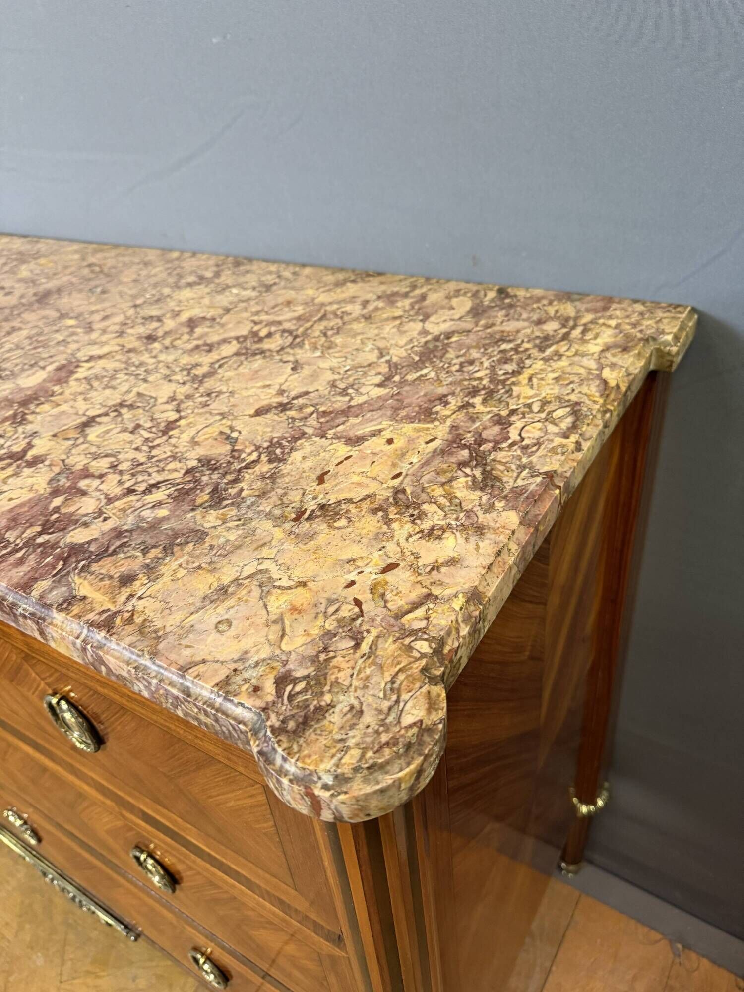 Louis XVI commode in rosewood and rosewood.