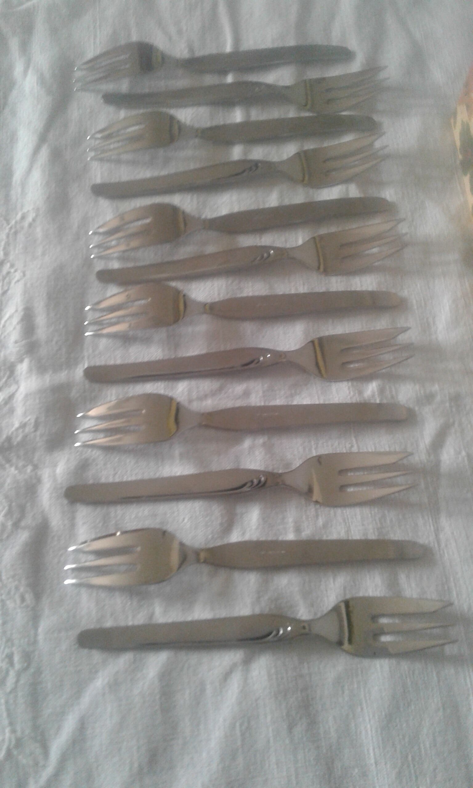 Box of 12 cake forks