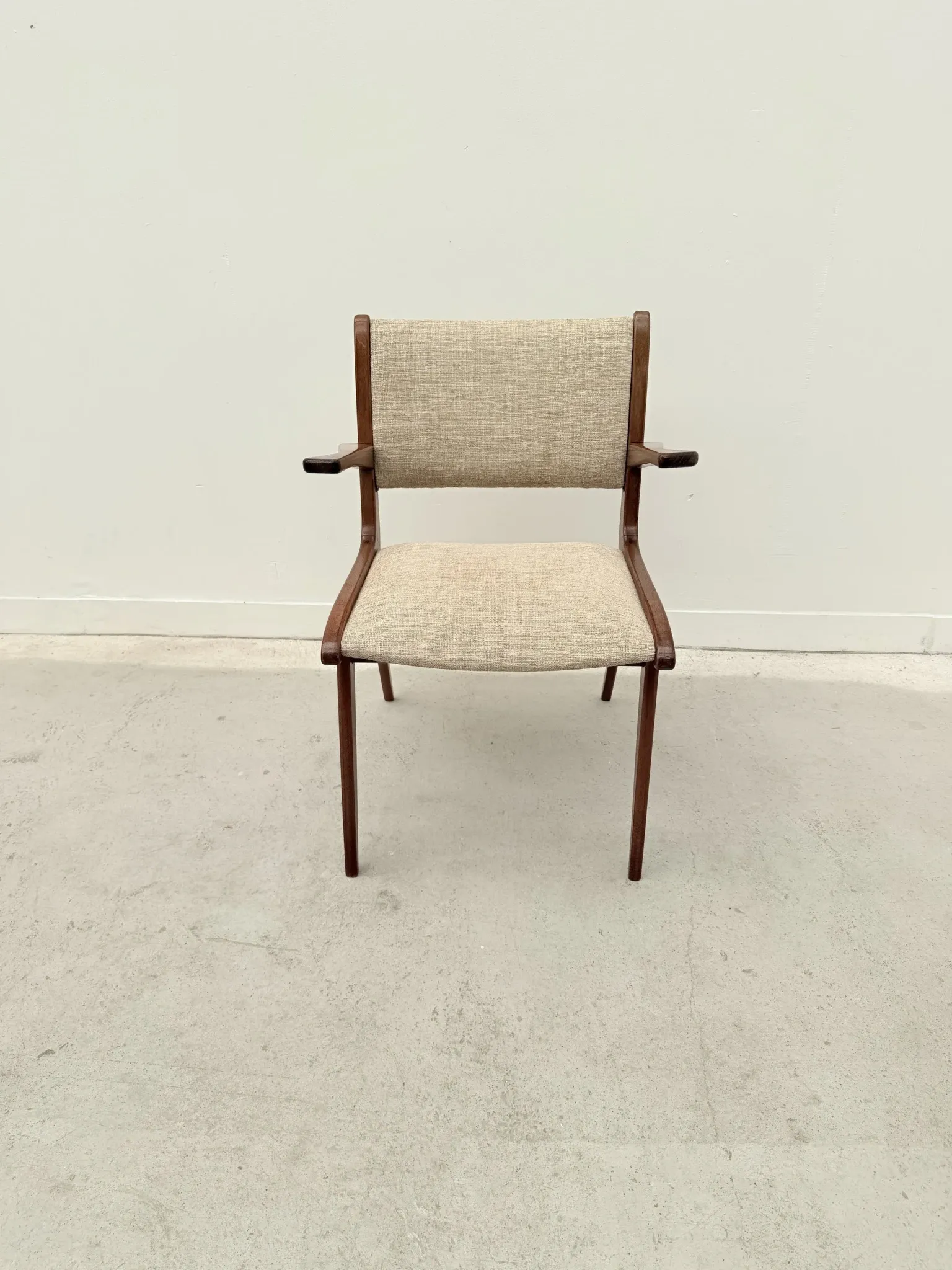 Chaise avec accoudoirs en teck et tissu, 1950