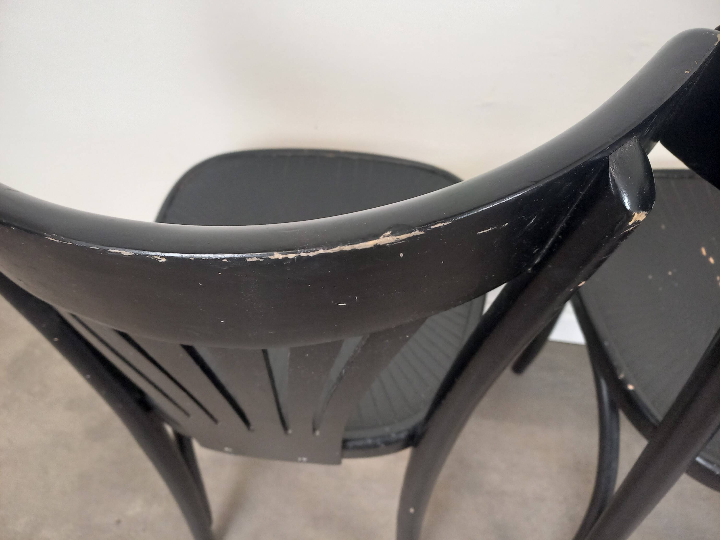 4 chaises bistrot noires