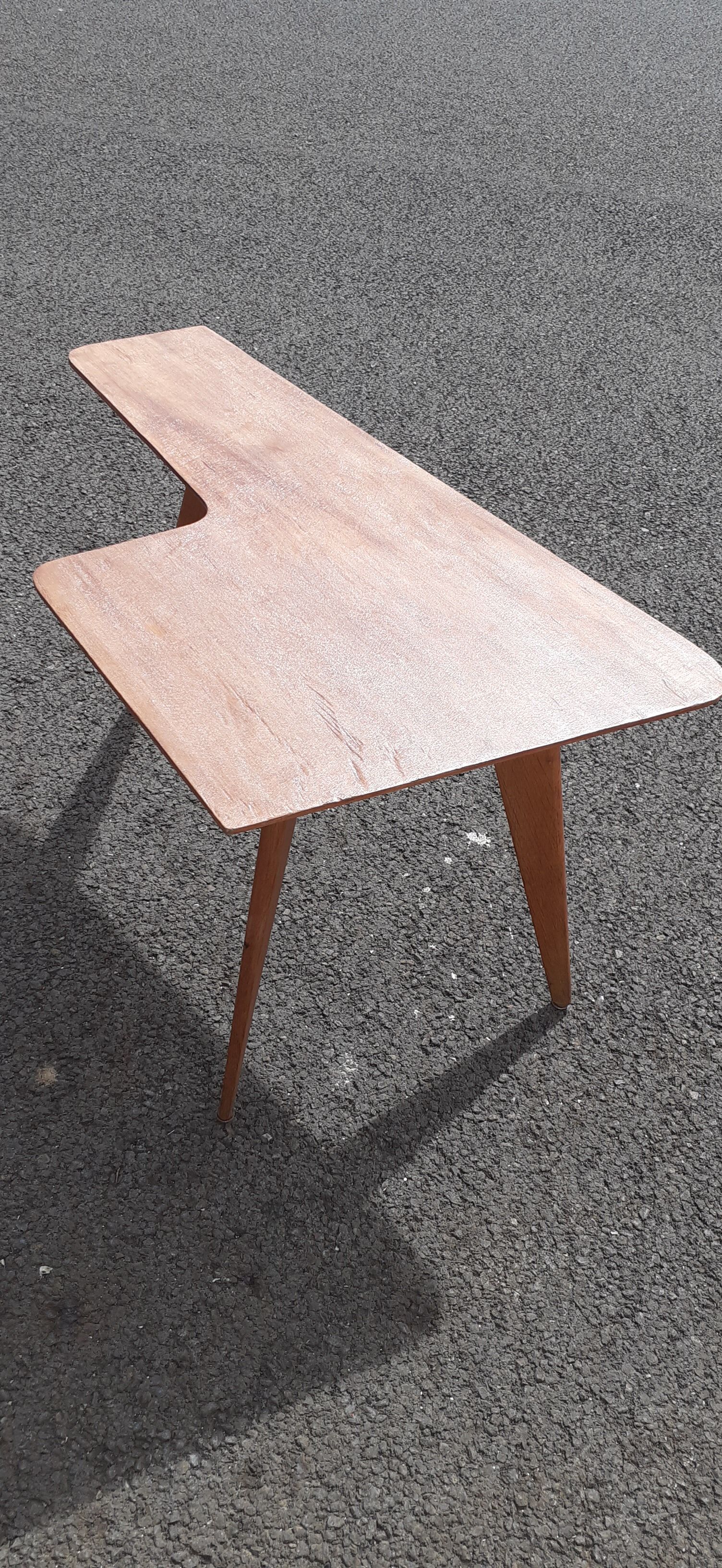 Tripod table