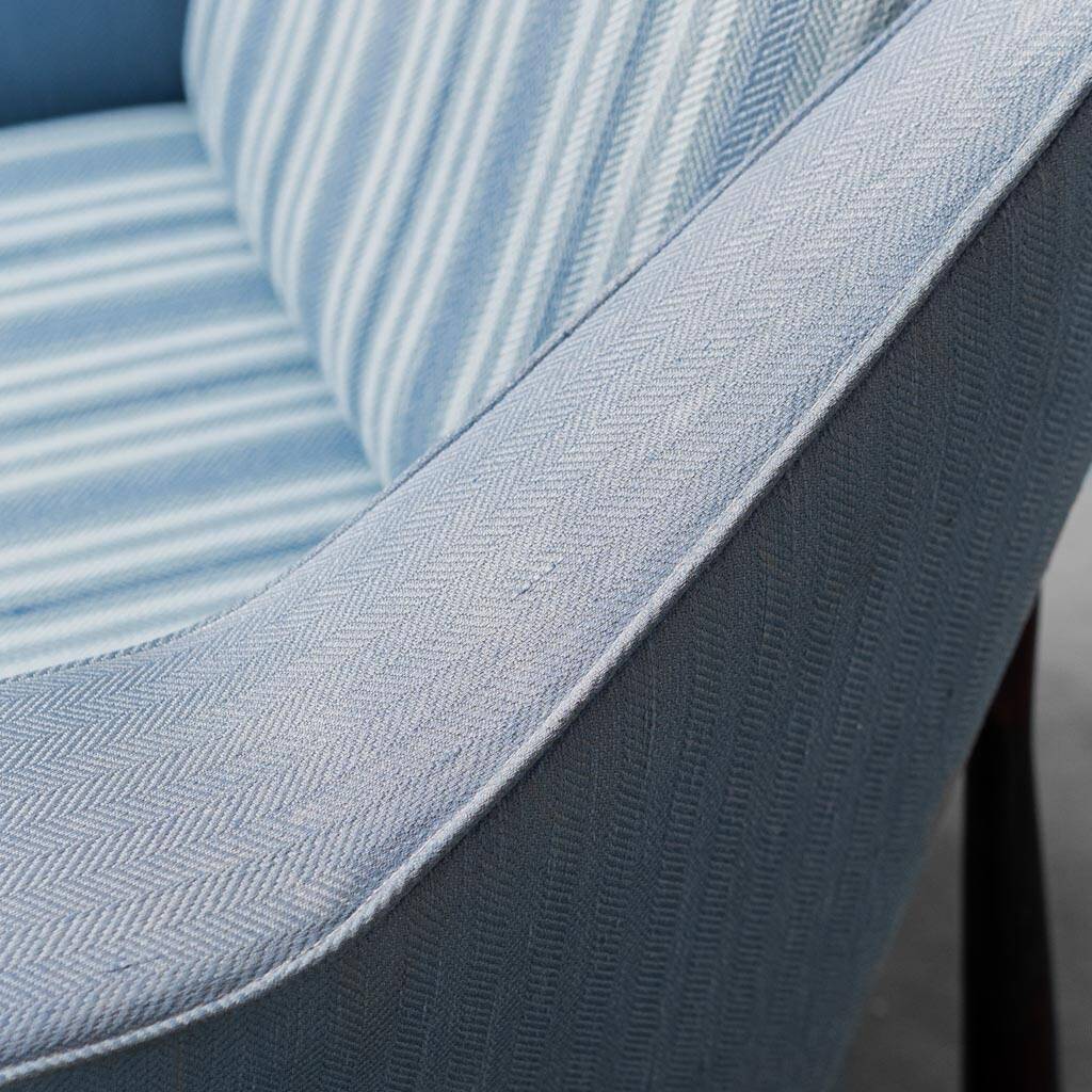 Poltrona in tessuto blu legno anni ’60 vintage modernariato