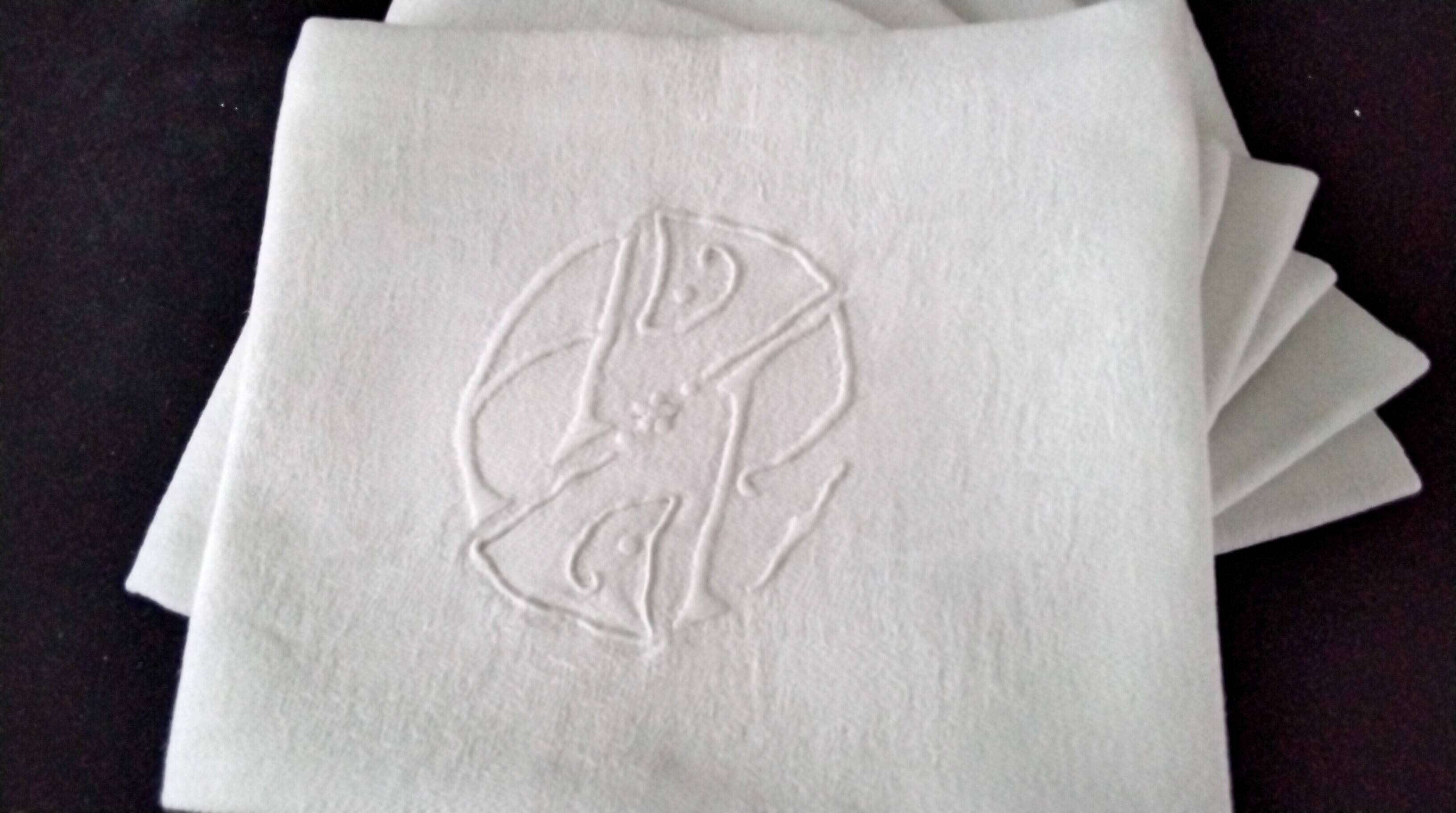 6 serviettes de table en coton damassé blanc monogrammées AP