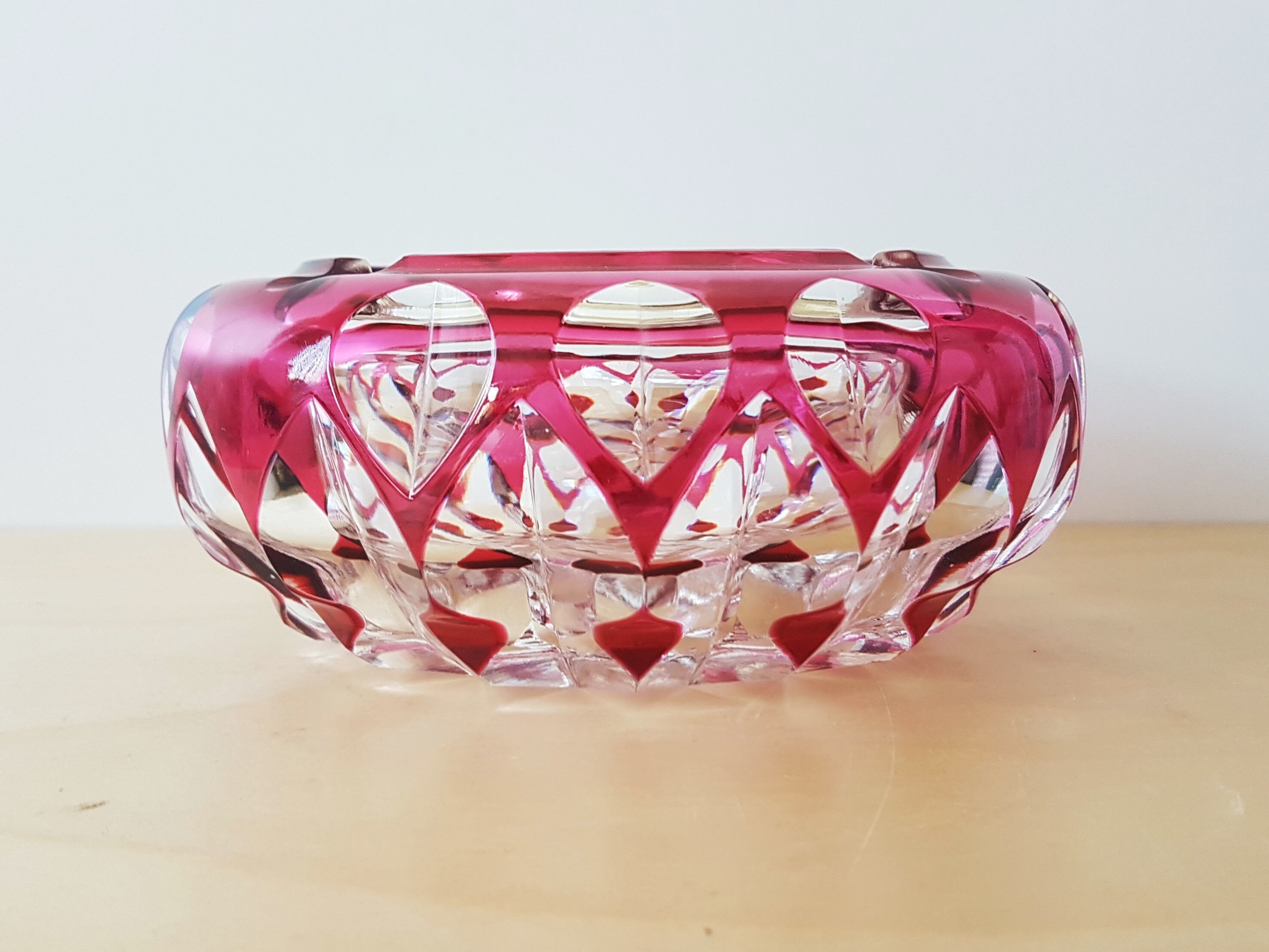 Cendrier Val Saint Lambert en cristal taillé doublé rouge-rose