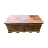 Coffre ancien en bois clouté