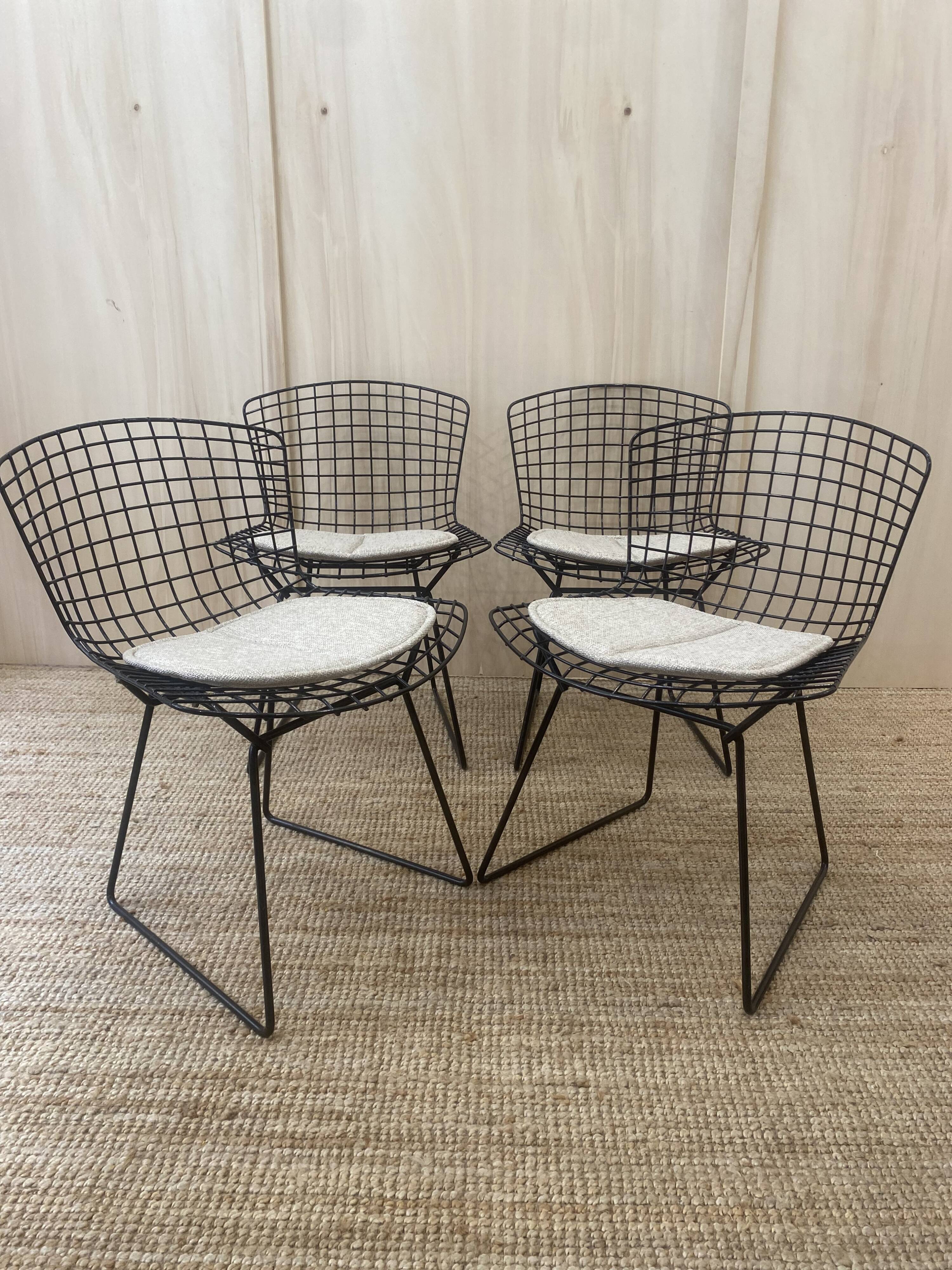 4 Chairs by Harry Bertoia – KNOLL –