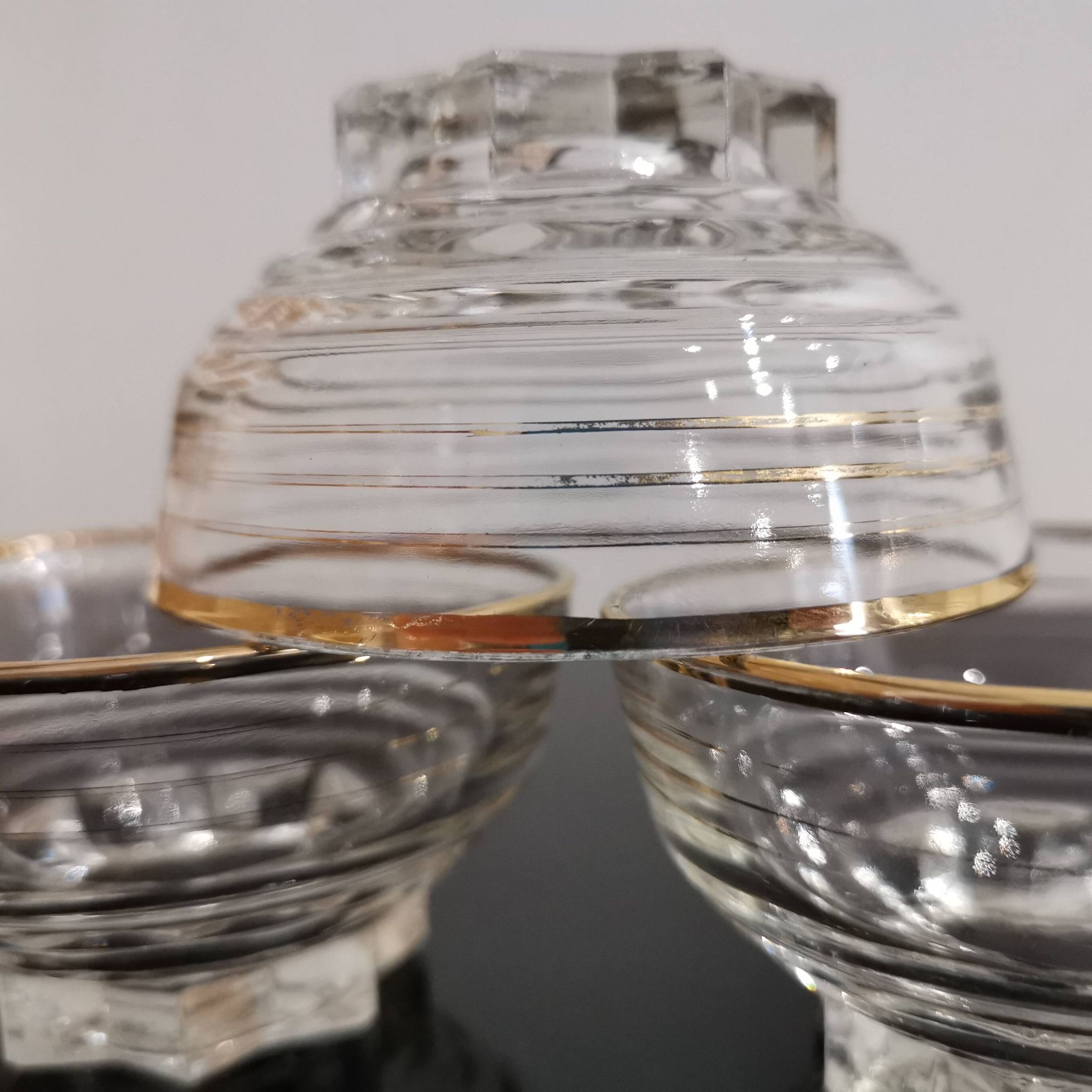 Set of 6 champagne glasses with gold edging and vintage star feet
